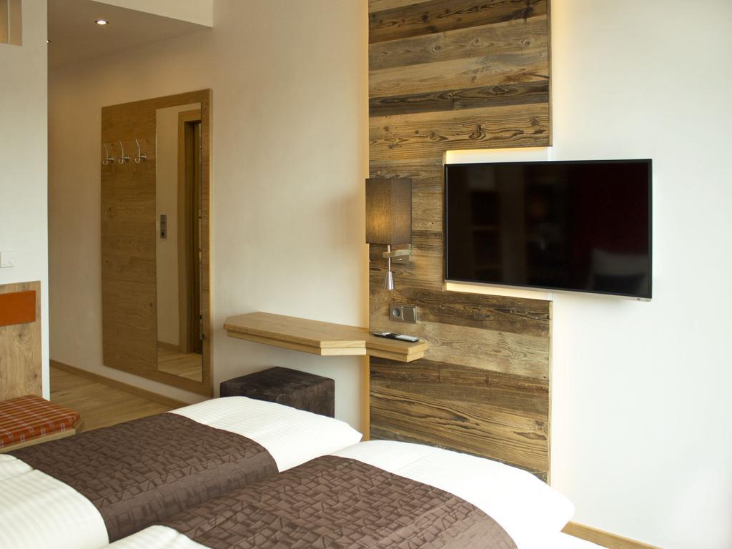 Alpenflair Hotel Бухлое Стая снимка