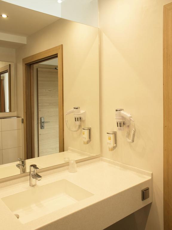 Alpenflair Hotel Бухлое Стая снимка