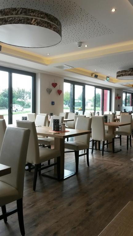 Alpenflair Hotel Бухлое Екстериор снимка
